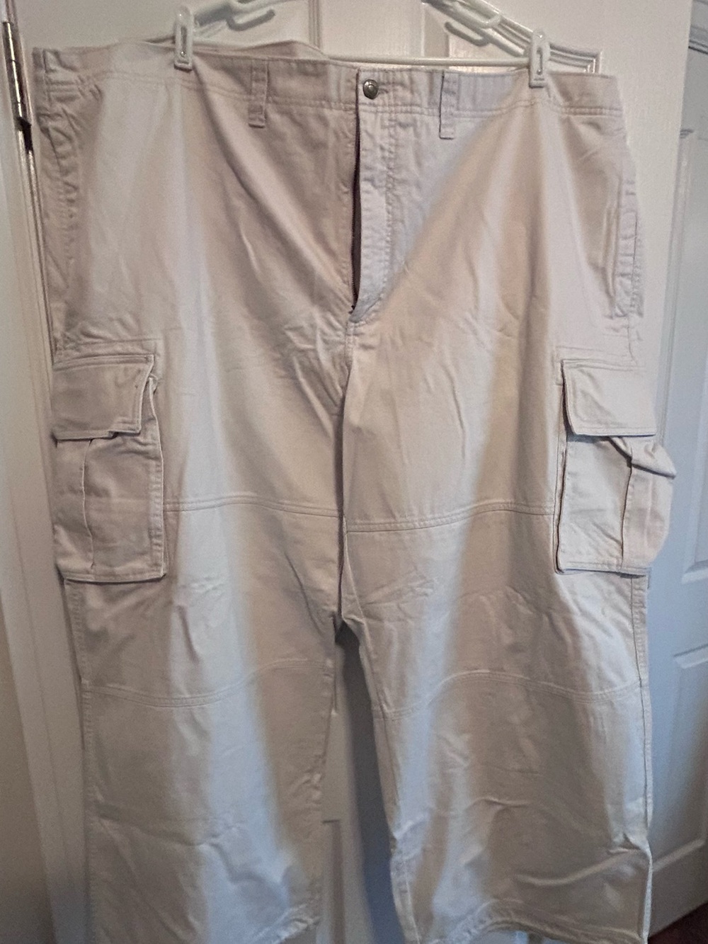 Old Navy Cargo Pants in Beige